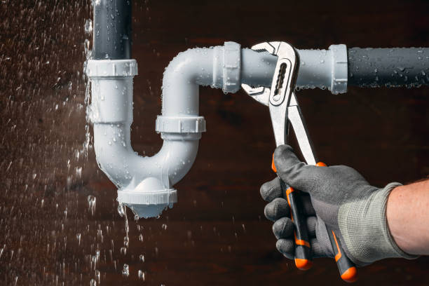 Professional Emergency Plumber technician working in Orting, WA
